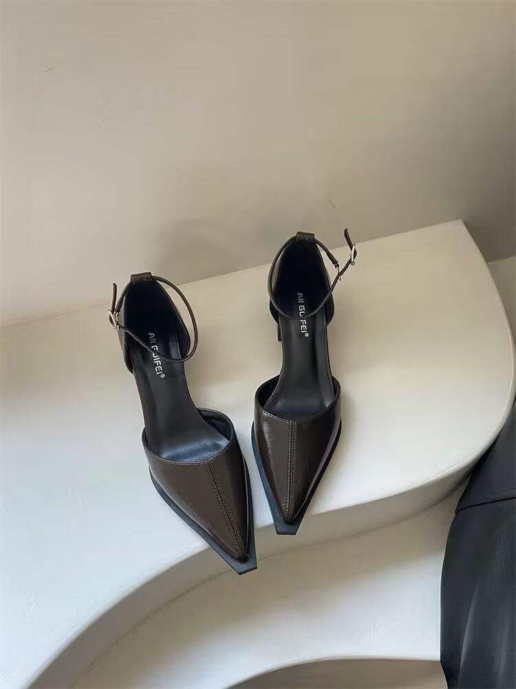 

French retro thick heel bag head sandals women s 2025 summer new temperament pointed one-word buckle belt hollow single shoes 39