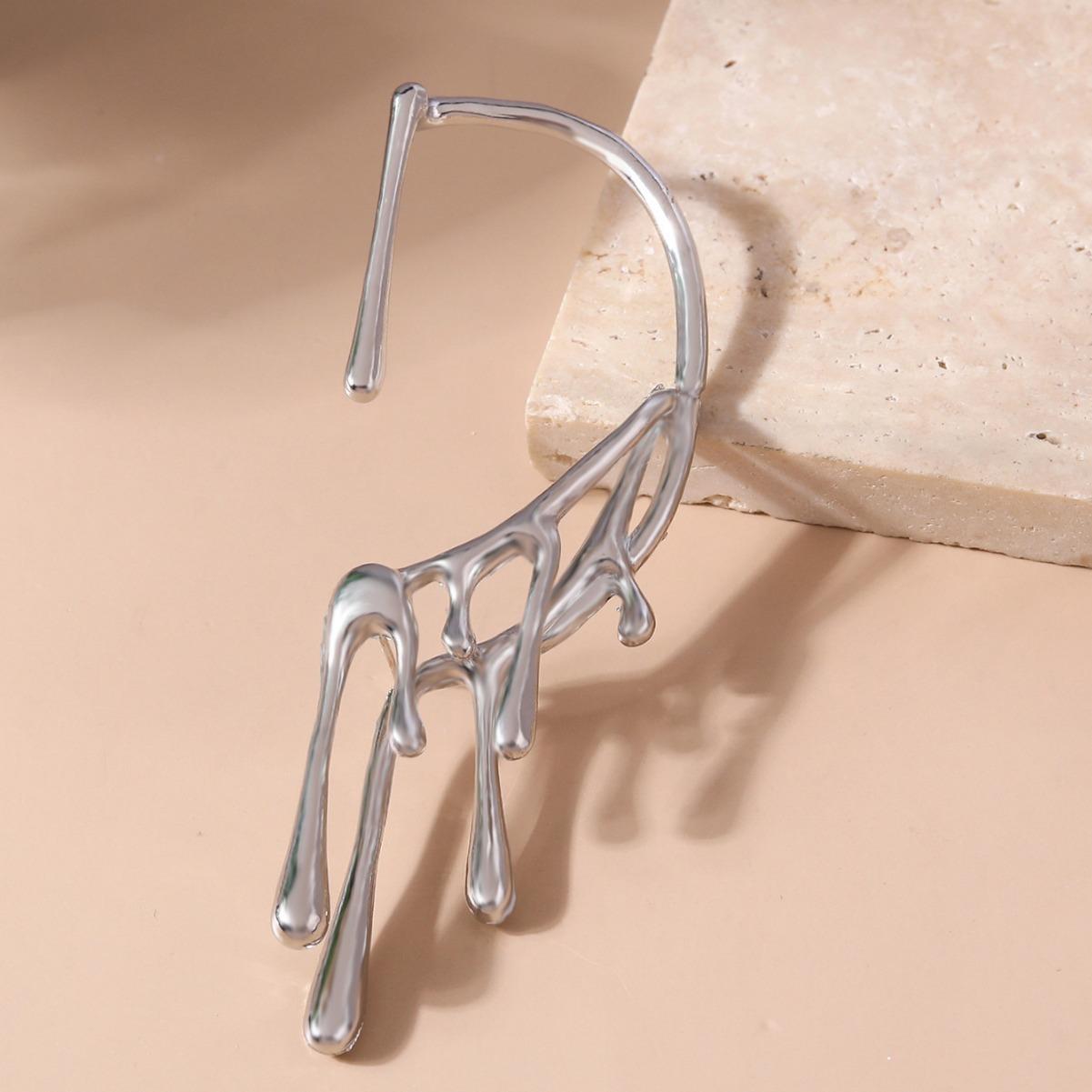 

Small fresh and sweet non-punching earrings, water drop design, earrings, metal exaggerated earrings, earrings.