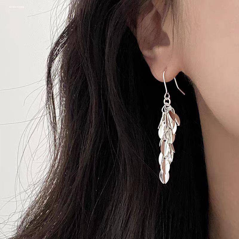 Ear Style Exquisite Temperament Simple Atmosphere Fringed Stud Earrings Light Luxury Versatile Earrings