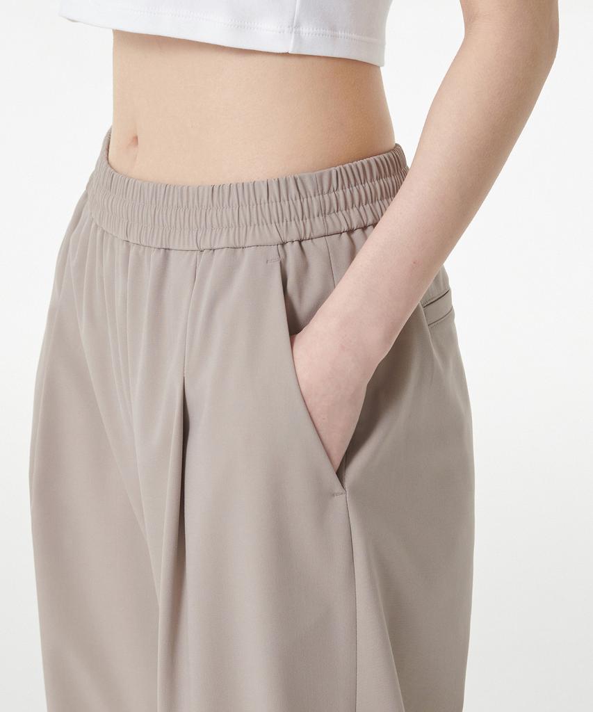 MUSINSA STANDARD WOMAN [Cooltandard] Women'S One-Tuck Wide Elastic Banding Slacks [Light Beige]