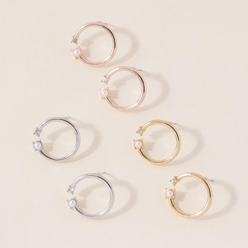 Pearl Stylish Round And Stud Earrings For Women Perfect For Weddings Birthdays And Anniversaries