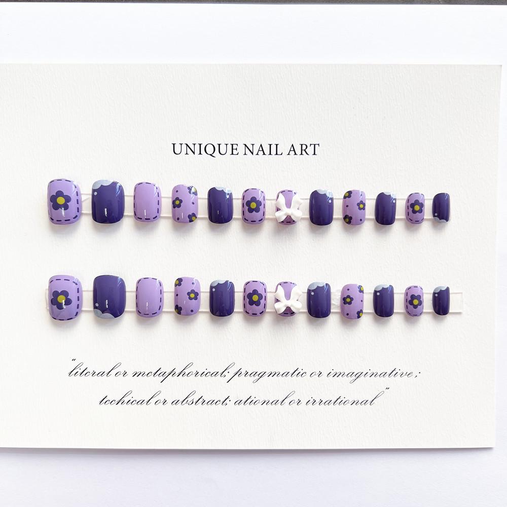 

Маникюр с фиолетовыми цветами таро и бантами - Съемные накладные ногти