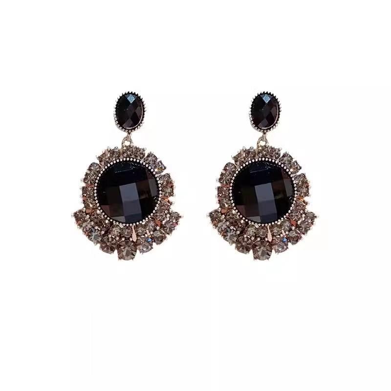Retro high-end dark black crystal stud earrings 111 silver needle niche design temperament fringed earrings personalized earrings