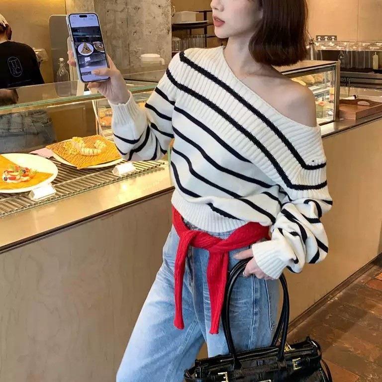 Autumn 2026 Striped Round Neck Princess Style Pullover Sweater - Women's Elegant Cropped Top