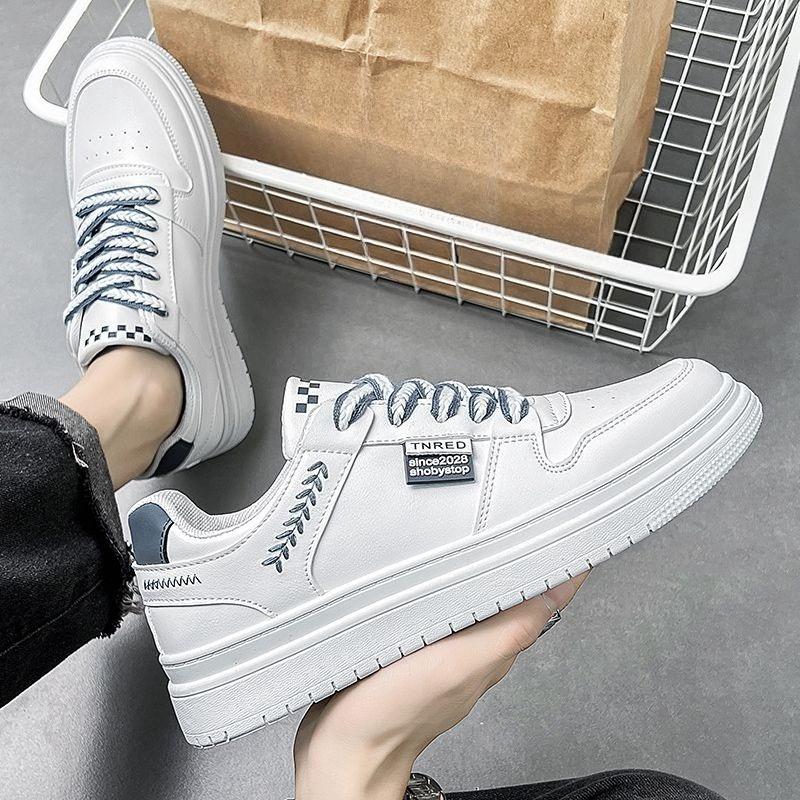 Male Shoe Korean Style Young Students Sneakers Low-Top Lace Up Elegant Classic Original Vulcanize Trends 2026 Men's Casual Shoes