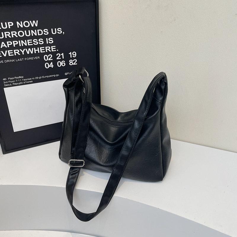 

Simple large-capacity bag women s 2025 new fashion versatile casual shoulder bag student commuter messenger tote bag No specification