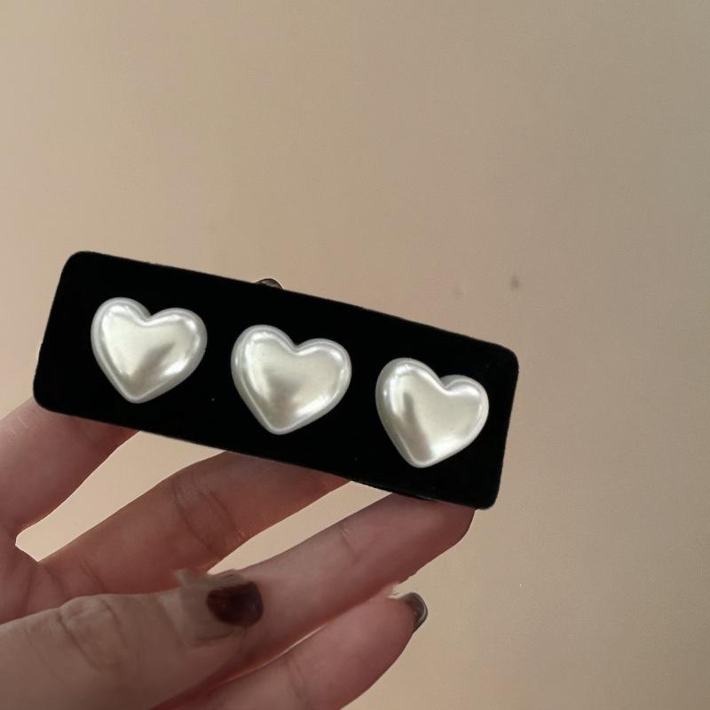 1 Stück Einfache koreanische Version Samt Perle Herzförmige Haarspange mit Retro High-End Design und Feenhaftem Temperament Randspange