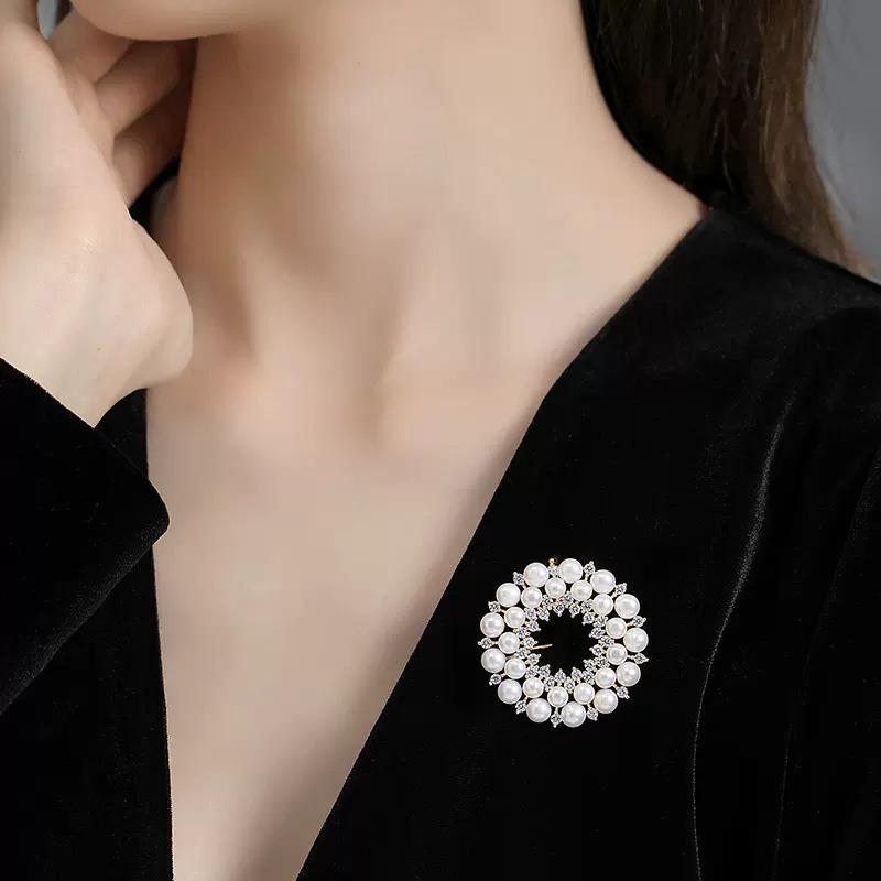 Highend Exquisite Wreath Pearl Brooch Luxury Design Accessory For Women