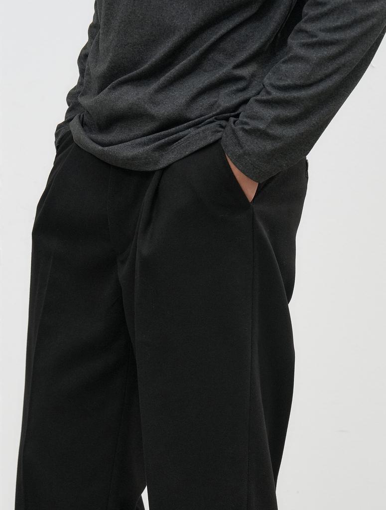 GENERALIDEA Man Classic Single-Pleat Wide Slacks [Black] / Sbe4M11007