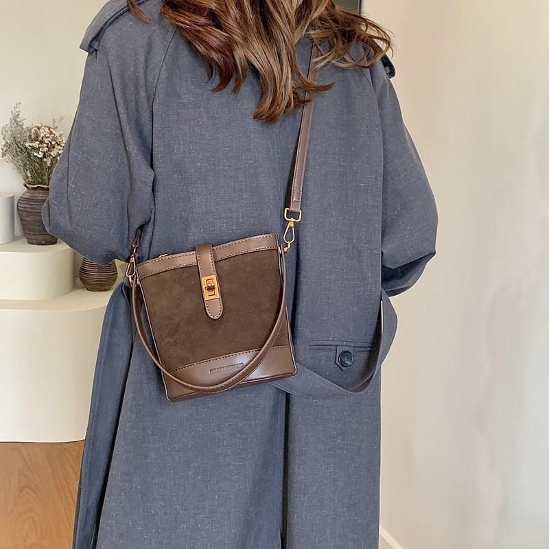 Autumn and Winter Women's Bags Retro Casual Bucket Bags High-end Leopard Print Portable Small Bags Fashionable Shoulder Messenger Bags