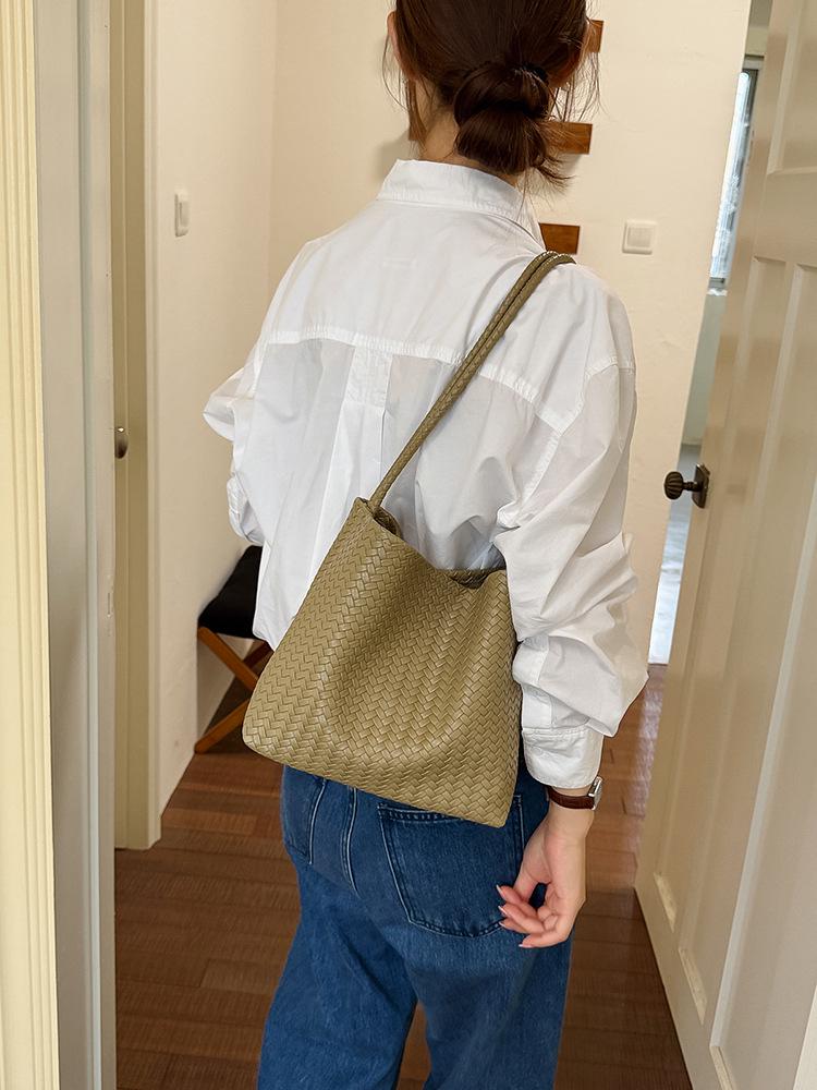 Retro Woven Shoulder Bag for Women - Casual, Versatile Fashion Handbag