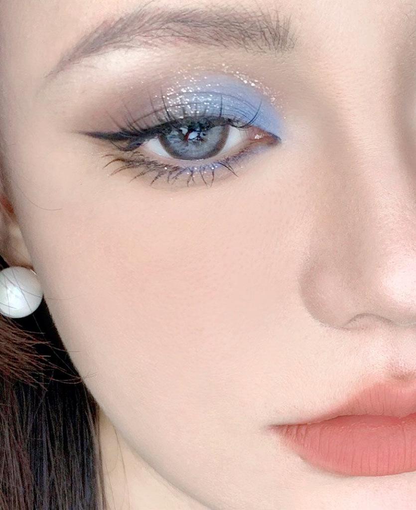 LEEINTO Six-Color Eyeshadow Palette: Long-Lasting Pearlescent, Matte & Glitter Shades.