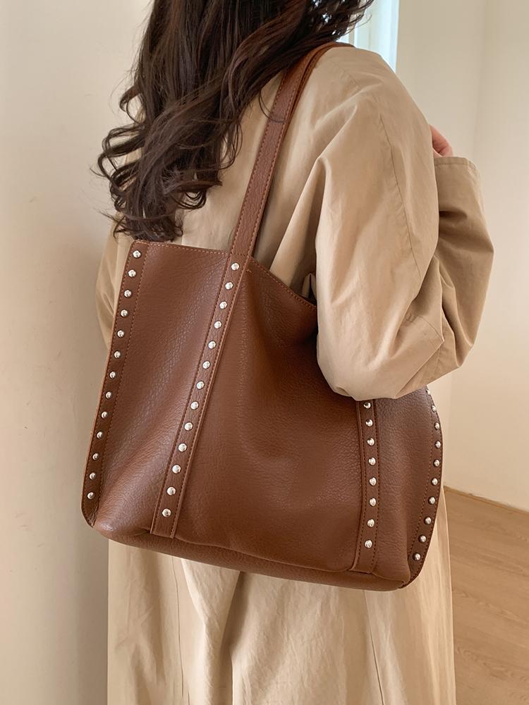 Vintage Rivet Tote Bag for Women 2025 New Large Capacity Commuter Buckle Handbags Trendy PU Leather Female Shoulder Bags