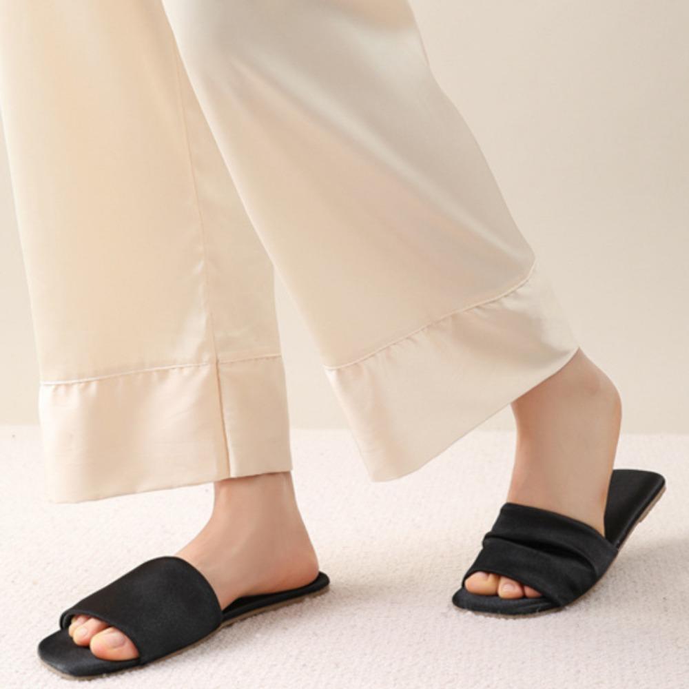 Women Slippers Indoor Home Slippers Outside 2025 Summer New Non Slip High End Sense Satin Slippers Women's Shoes Outer Wear
