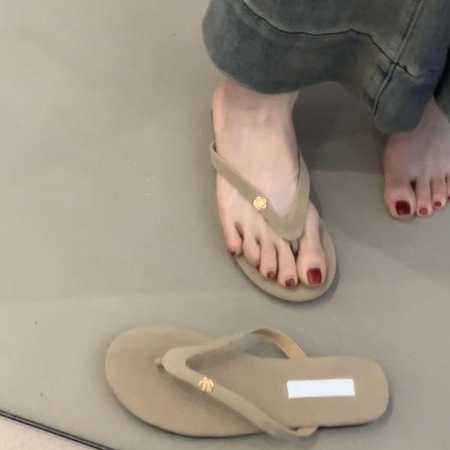 2025 New Flat-bottomed Flip-flops Wear Small Fragrant Wind Flowers Toe Cool Slippers Women's Leisure Vacation Beach Slippers