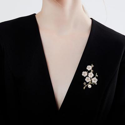 Vintage Pearl Brooch Rhinestone Plum  Ladies Elegant Fashion  Wedding Jewelry