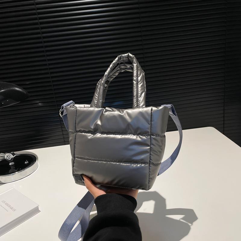 Personalized winter casual fashion women's bags, simple niche design, portable messenger trendy bucket bag