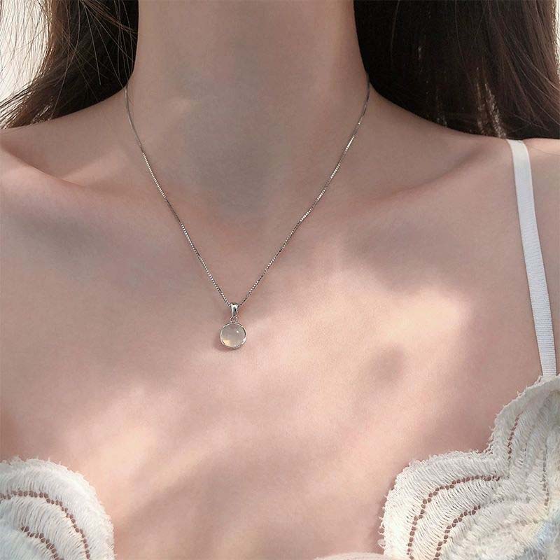 White Quartzite Necklace Luxury Gentle Oval Shape Opal Stone Pendant Necklace Collarbone Chain For Women Personality Collar Jewelry Accessories