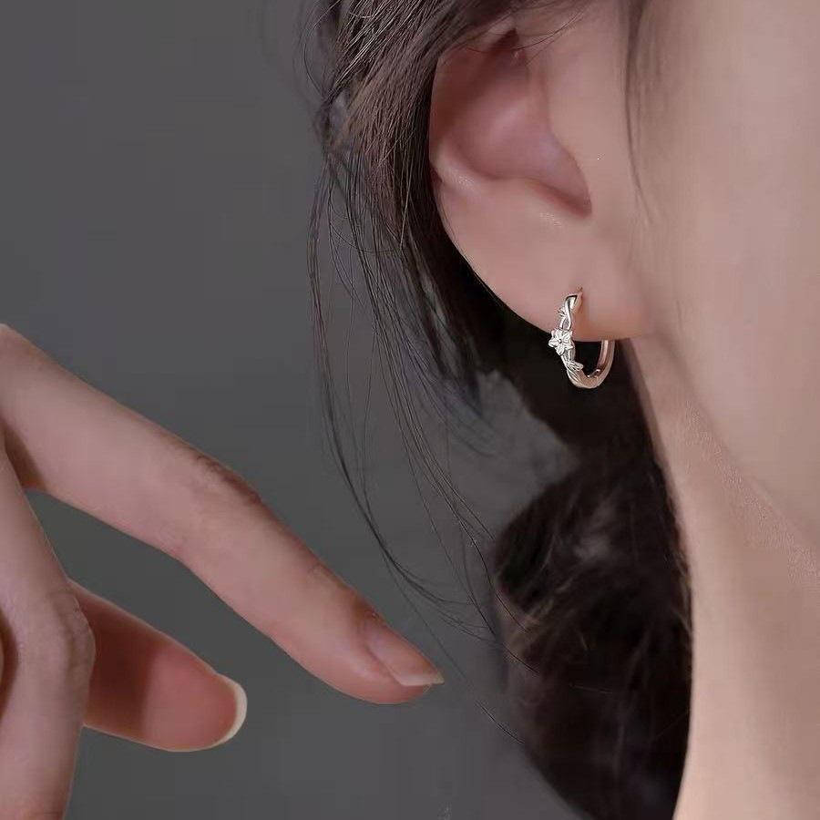 2026 High-End Women's Flower Ear Cuffs: 925 Sterling Silver Needle Stud Earrings