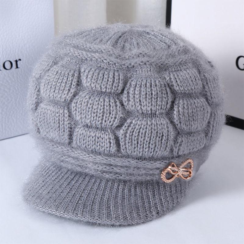 Mom's Warm Pumpkin Wool Hat: Velvet-Lined, Fashionable Knit for Middle-Aged & Elderly