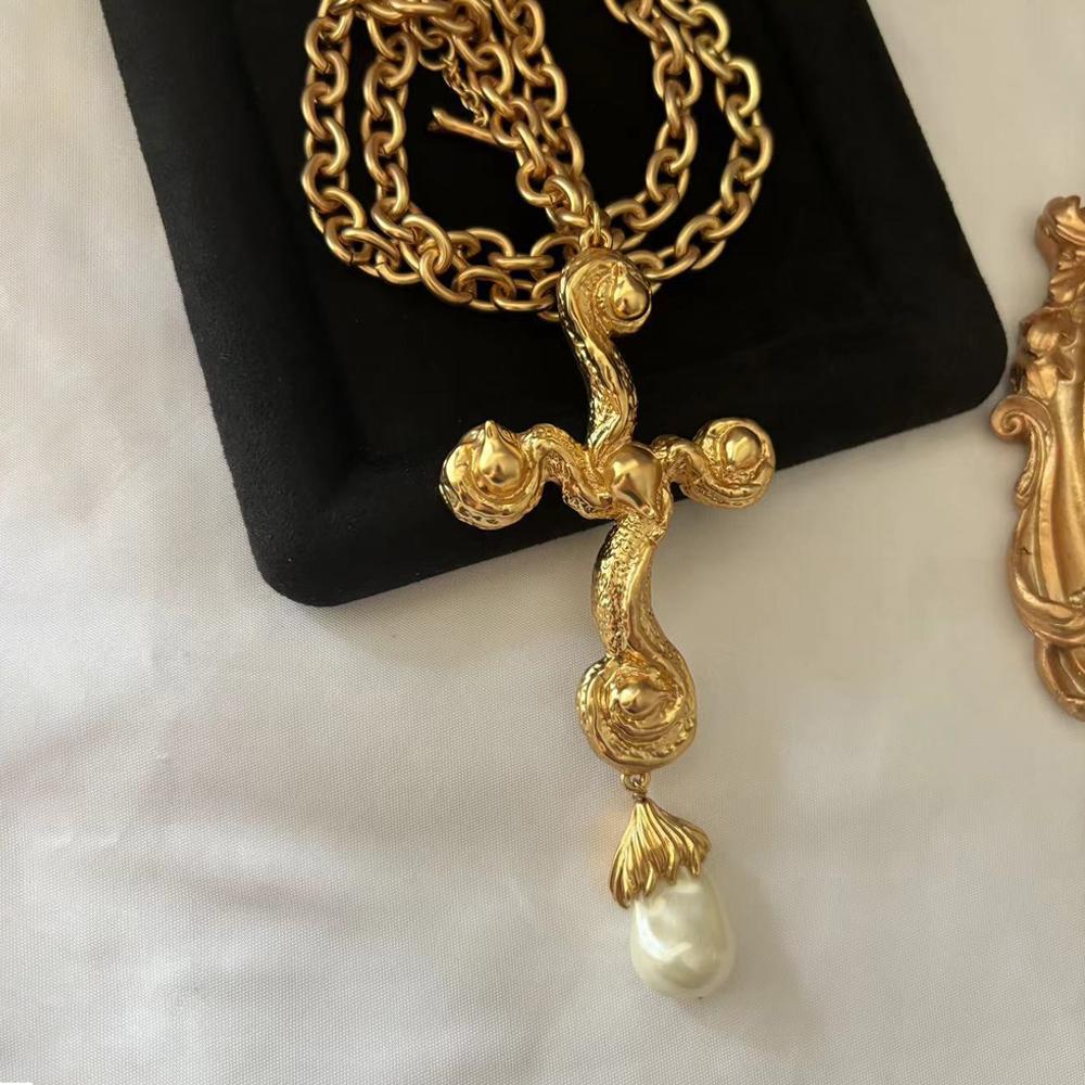

Vintage Baroque Pearl Necklace Women Personality Exaggerate Trendy Light Luxury Copper Delicate Tassels Zircon Pendant Deluxe WHITE