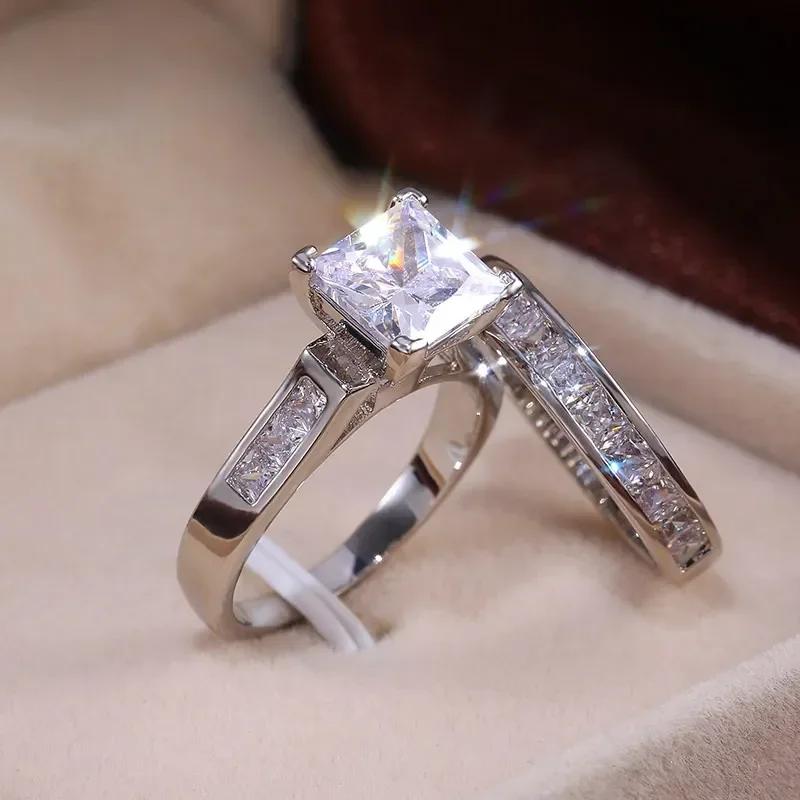 Caoshi 2er Set Eheringe für Damen mit strahlenden Zirkonia-Steinen Eleganter Schmuck Jubiläumsgeschenk für Ehefrau Klassische Bijouterie