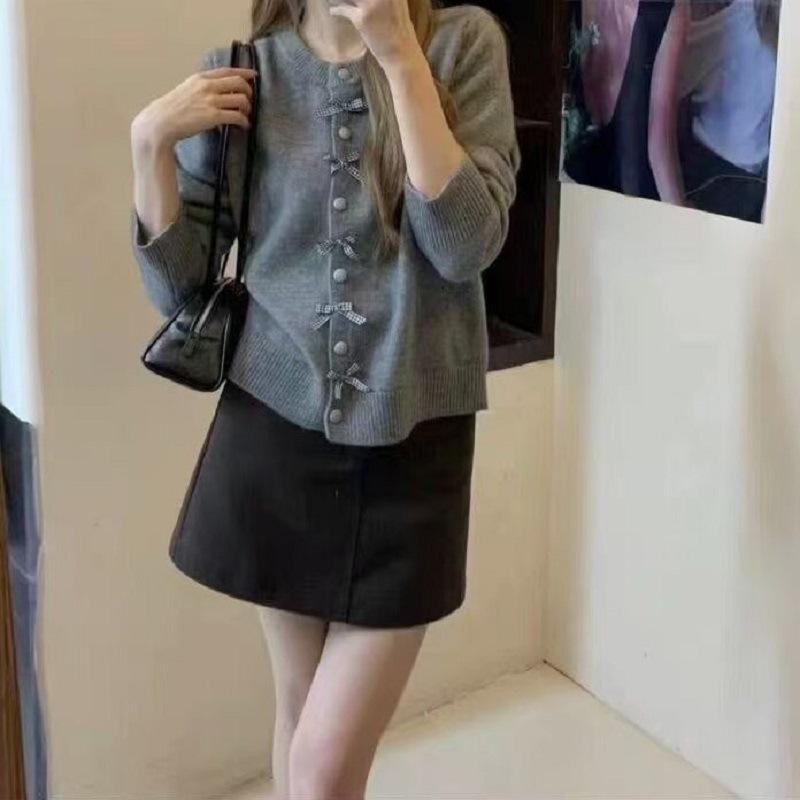 

Осень и зима милый однотонный трикотажный свитер с длинными рукавами и круглым вырезом, дизайн с бантом на нежном ветру, мягкий ворсистый свитер женский Average size 57-131 серый