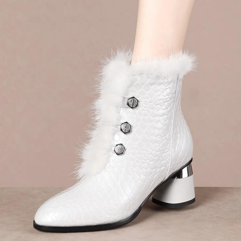 

2025 осень и зима новая европейская и американская элегантная юбка короткие сапоги женские бархатные модные норка рот средний каблук высококлассный темперамент хлопок с 40 белый