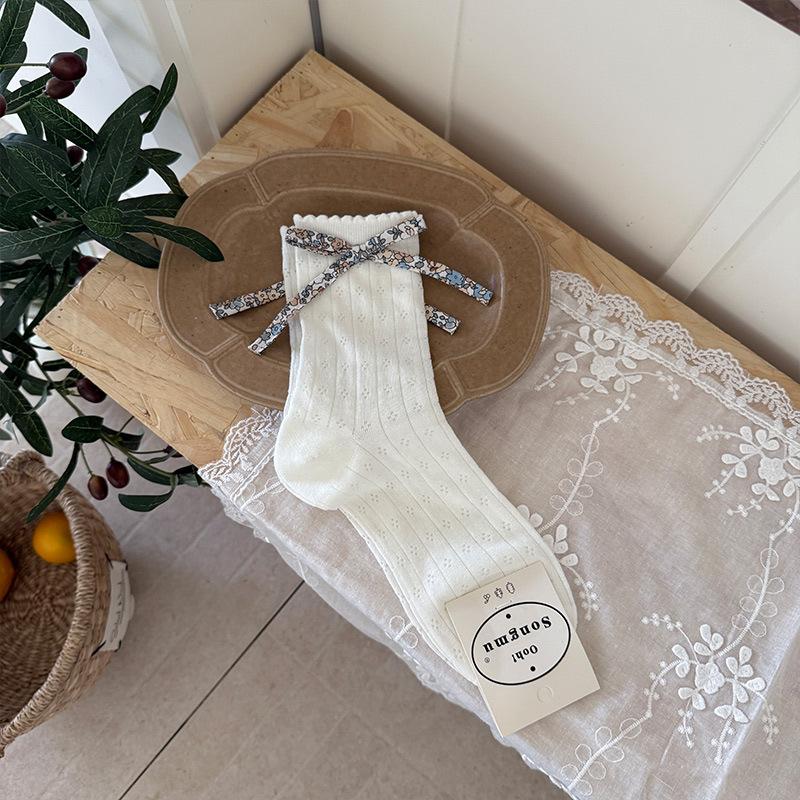 

Ladies Summer Thin Floral Bow Sweet Lace Boneless Tube Pile Socks 1 pair білий