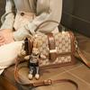 Explosive Retro Chain Small Square Bag for Women, Korean Version, Niche Design, Versatile Diagonal Cross Bag, Light Luxury