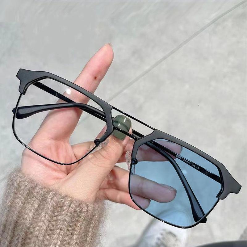 Luxury Pochromic Myopia Glasses New Retro Square Near Sight Glasses Frame New Blue Light Blocking Eyeglasses for Men Women
