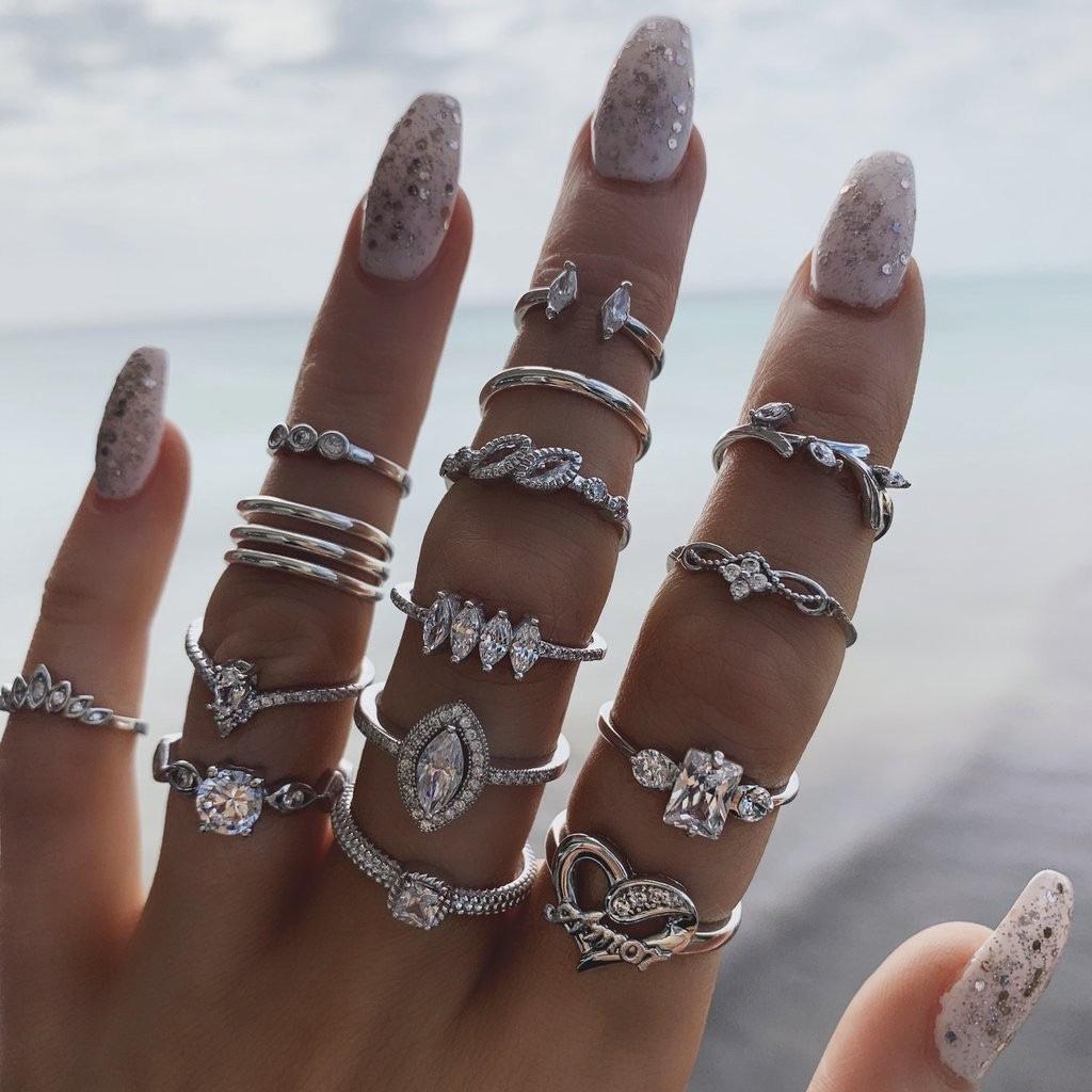 10-Piece Star and Moon, Heart, and Leaf Knuckle Ring Set - Creative Retro Women's Rings