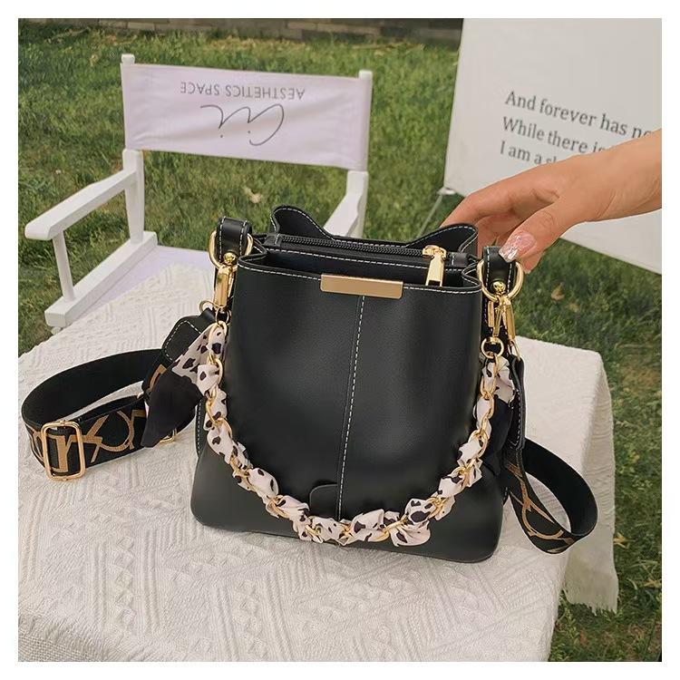 New Fashion  Shoulder Bags For Woman Large Capacity Ribbon Chain Bucket Bag Crossbody purse Handbags luxury bags deisgners