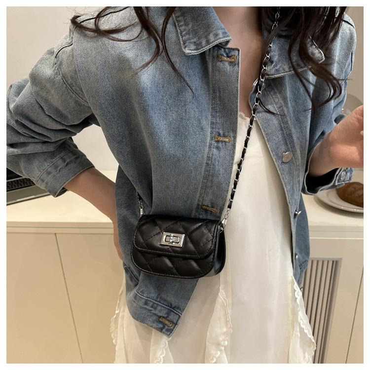 Chic Mini Chain Shoulder Bag Fashionable Small Faux Leather Crossbody Purse for Women