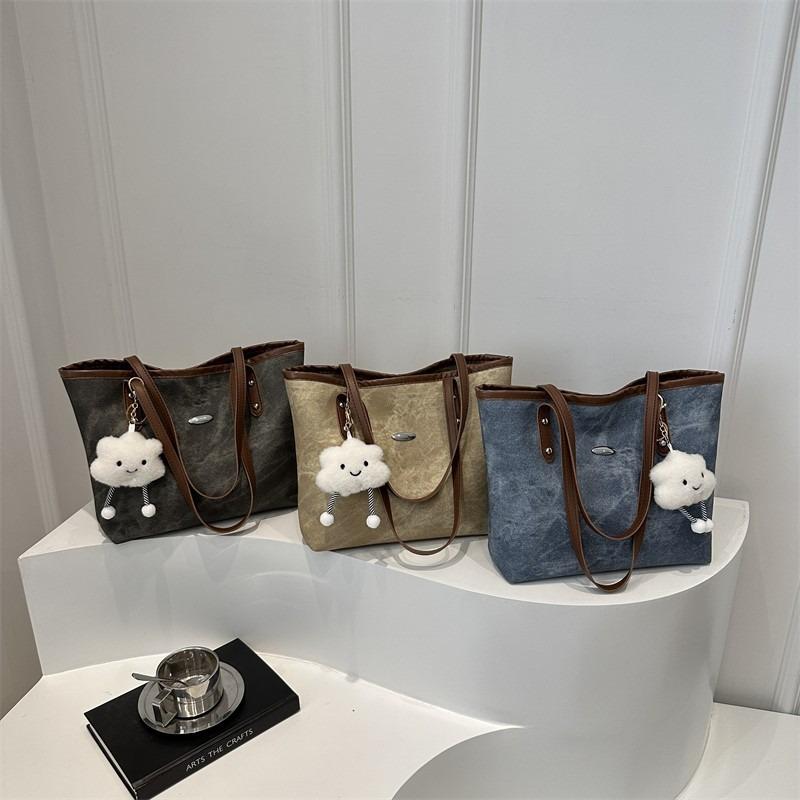 Simple casual portable shoulder bag for women going shopping, large-capacity underarm bag, college student class tote bag