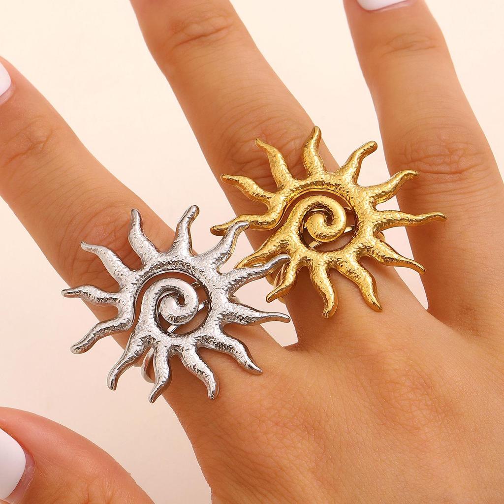 Stainless Steel Hammered Spiral Sun Pendant Necklace & Titanium Clavicle Chain Ring Set