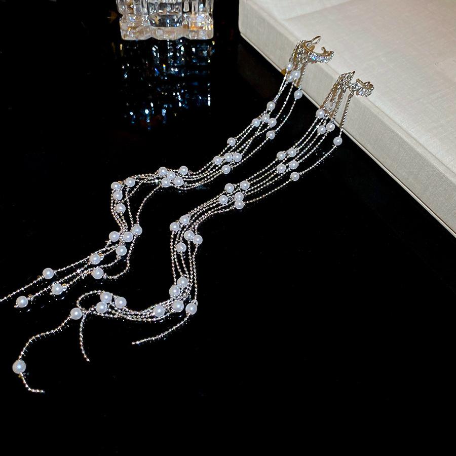 Unregelmäßige metallische C-förmige Clip-Ohrringe für Damen Lange Kette Quaste Ohrknochen-Clips Cooler Statement Punk Nicht durchbohrte Ohr-Manschette D