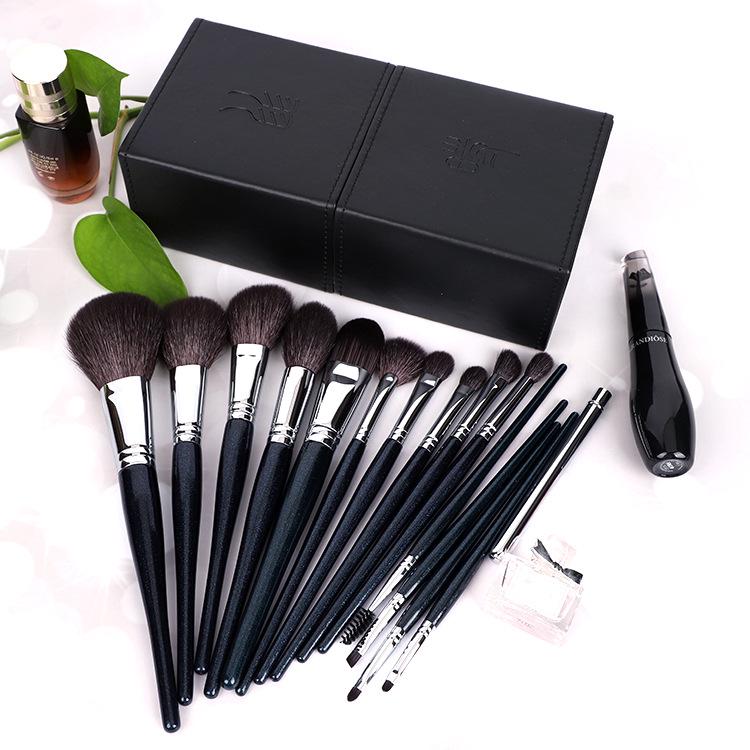 Cangzhou Little Waist Real Wool Makeup Brush Set - Professional Highlight, Eyeshadow, and Eyelash Comb