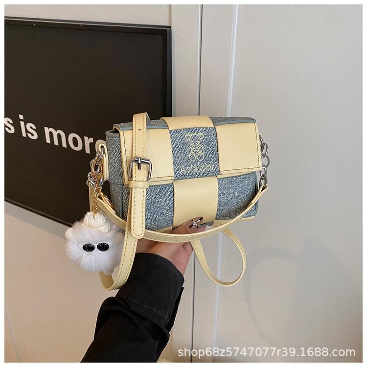 Niche design versatile crossbody bag women's 2025 new fashion contrast woven retro shoulder small square bag