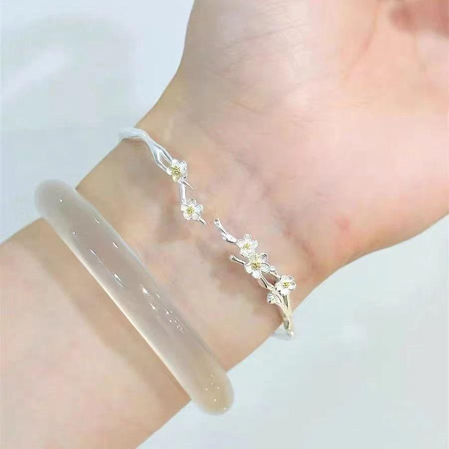 Adjustable Open Flower Bracelet Elegant Minimalist Chinese Luxury Hand Jewelry