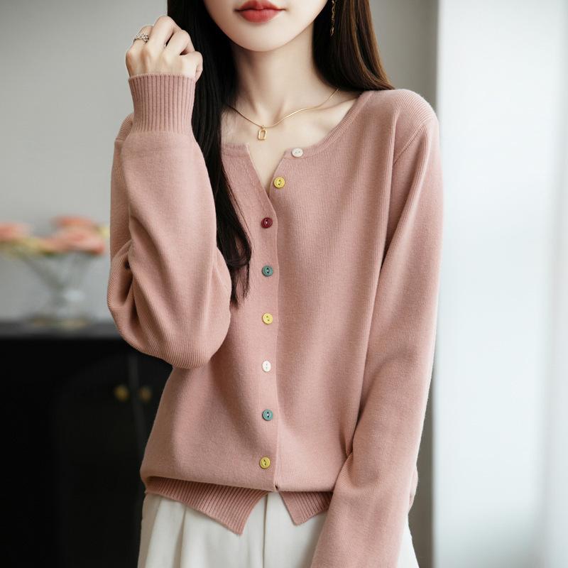 The New Soft and Smooth Knitted Sweater for Autumn Is Stylish and Slimming. It Can Be Paired with A V-neck Cardigan for Women