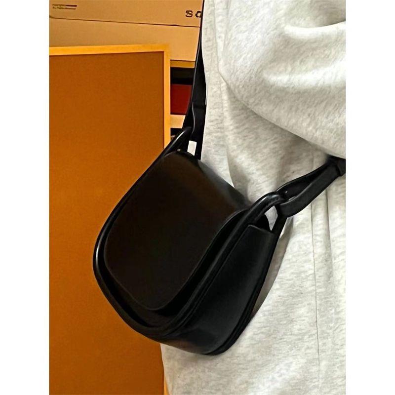 

Сумка 2024 года, новая модная сумка-мессенджер в стиле ретро, высококачественная текстурированная сумка-седло, универсальная сумка через плечо, маленькая квадратная сумка чёрный