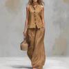 Completo due pezzi beige senza maniche con colletto alla coreana e pantaloni a gamba larga