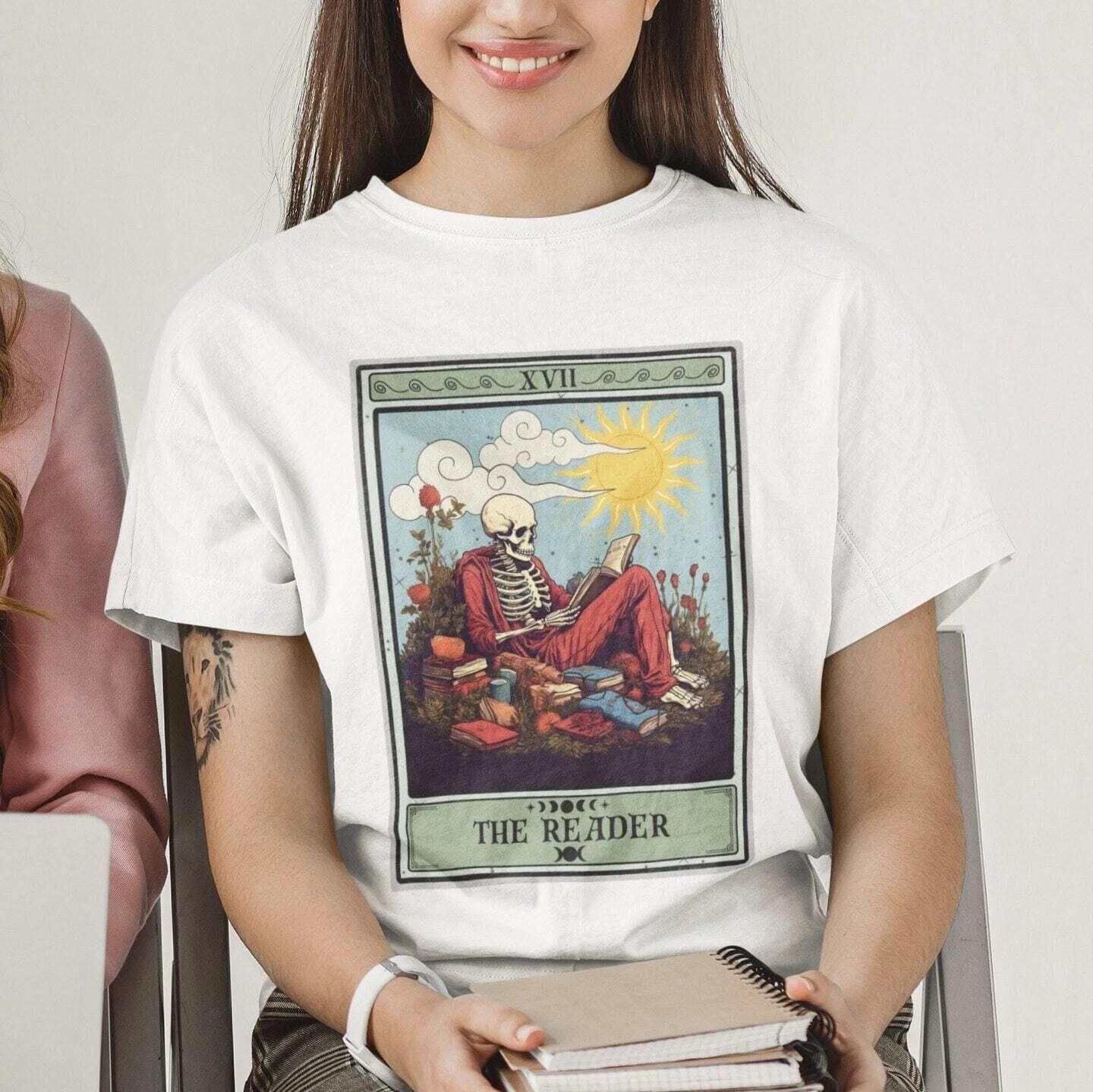 The Reader Tarot Card Shirt, Reading Lover XL