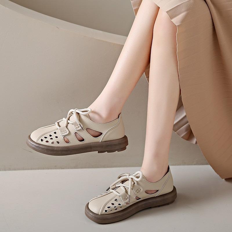 Spring and Summer New Retro Hollow Sandals Female Korean Version of The Big Yards of Casual Students Strap