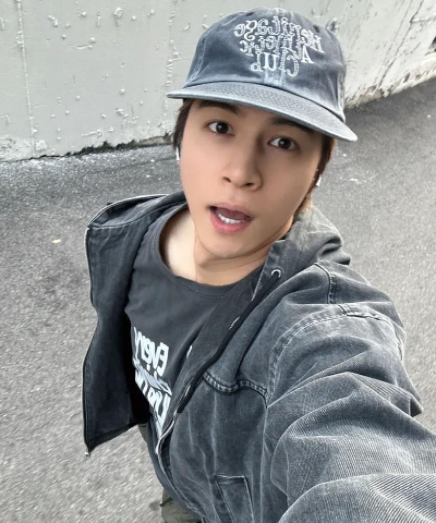 Yunibeoseugameonteu Chain Stitch Typographic Logo Washed Cap_Charcoal