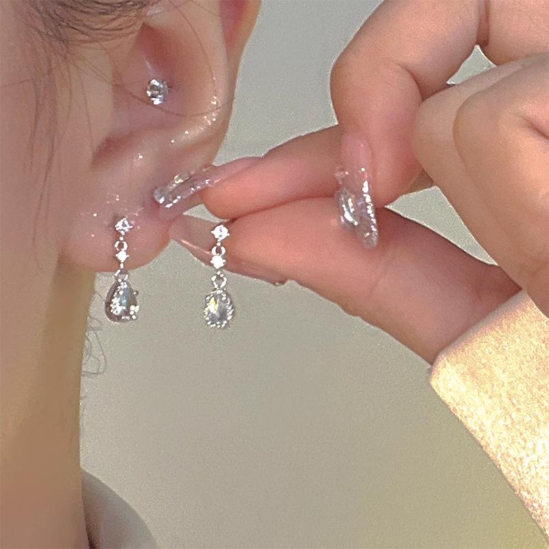 

Серьги-иглочки в виде цветка феи из серебра 925 пробы - элегантный роскошный комплект из 4 предметов для женщин