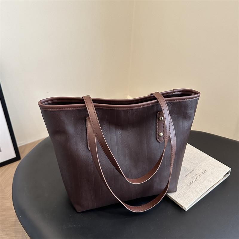 Fashionable Large Capacity Tote Bag For Women Stylish Casual Shoulder Bag With Polyester Lining