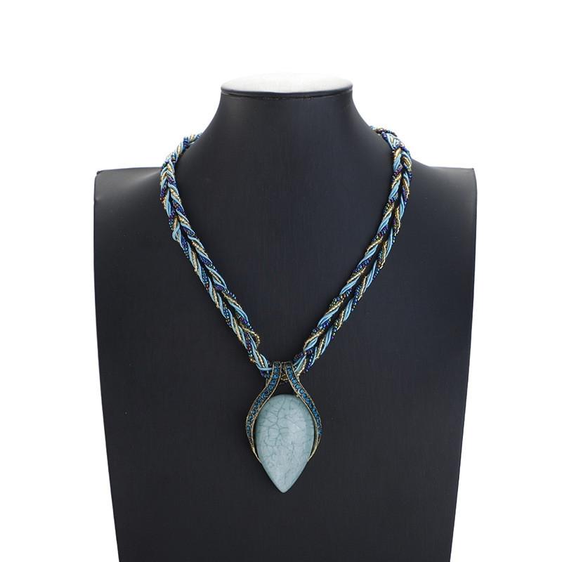 Collana Etnica Boho da Donna con Ciondolo Geometrico a Goccia e Pendente in Resina