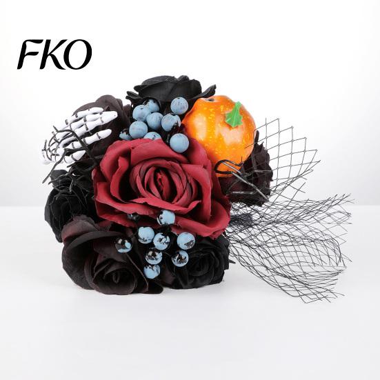 Bouquet di Fiori di Halloween Bouquet da Sposa Gotico, Fiori Artificiali Rosa Nero Rosso con Nastro Degradato con Mano Scheletrica Zucca Teschio per